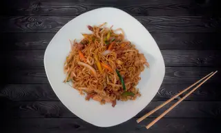 29. Yakisoba Tres Delicias