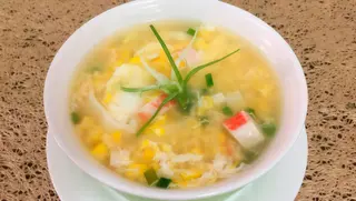 15. Sopa de maíz con pollo y Surimi