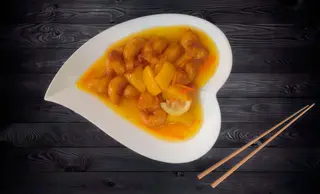 37. Gambas rebozadas fritas con mango