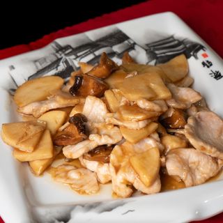 91. Pollo con bambú y setas chinas