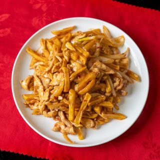 130. Pollo salteado con patatas