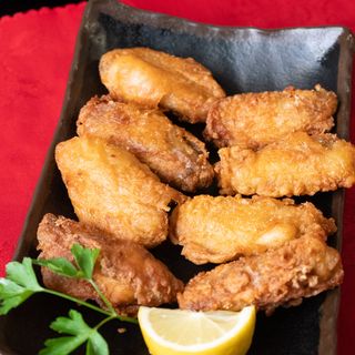 106. Alitas de pollo fritas
