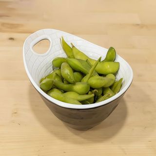 Edamame frito con salsa picante