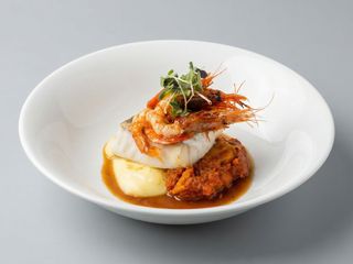 Lomo de bacalao a baja temperatura al chardonnay con uvas espinacas