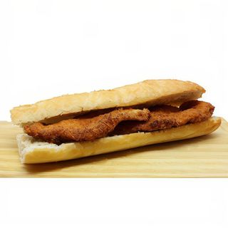 BOCADILLO DE POLLO EMPANADO