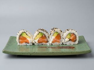 Uramaki Salmone (4 Uds.)