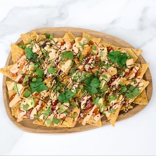 Spicy poke nachos