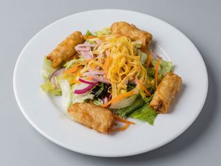 Combo De Rollos Con Ensalada