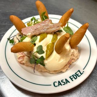 Amanida rusa amb ventresca i piparres