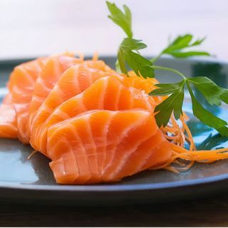 107. Sashimi De Salmón (8 Uds.)