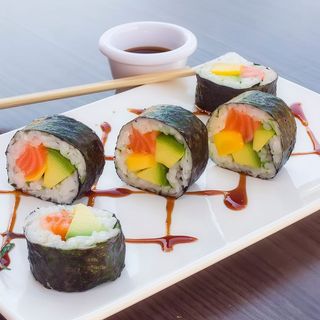 84. Maki Mango, Salmón Y Aguacate (8 Uds.)