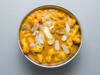 90. Coliflor y Patata Makhan