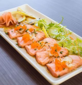 100. Tataki De Salmón (8 Uds.)