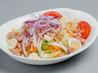 1. Ensalada De Lechuga Con Huevo Y Atún