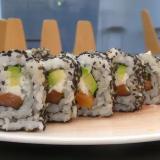 Roll Clásico Salmón Cocido Y Aguacate (8 Uds.)