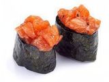 Gunkan de salmón (2 uds.)