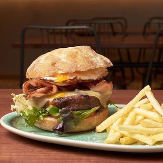 Burger La Marrana + patatas fritas