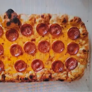 Pan de ajo pepperoni y cedar