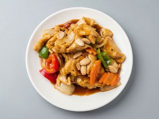 272A - Pollo con salsa de almendra