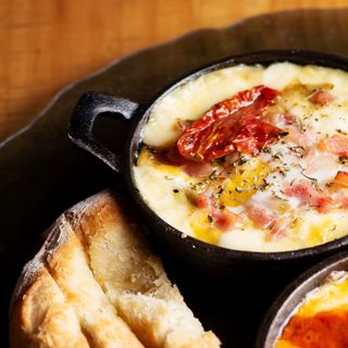 Provolone sin gluten con huevo y bacon