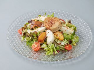 Insalata de foie y manzana caramelizada