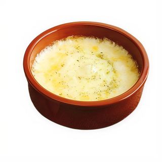 Provolone al horno con tomate y focaccia