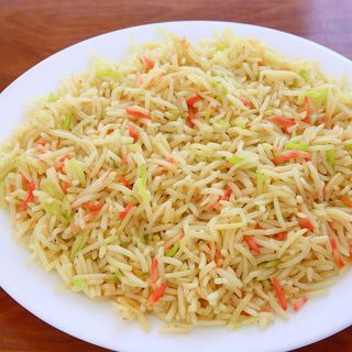 Arroz con pollo y salsas