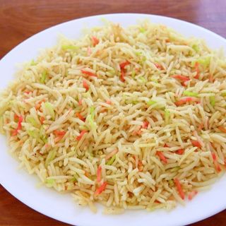 Arroz con pollo y salsas