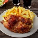 Medio pollo con patatas