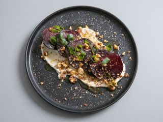 Remolacha asada con Labané