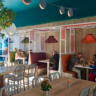 Arroz negro con almejas y chipirones (2 personas)