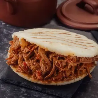 Arepa Con Carne Desmechada