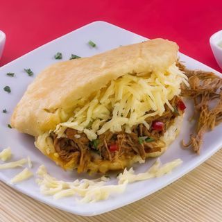 Arepa Mixta (Pollo Y Carne)