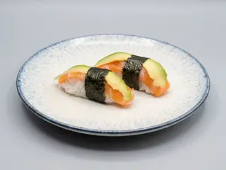51A. Nigirizushi De Salmón Y Aguacate (2 Uds.)