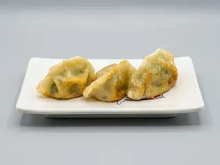 12. Gyoza (4 Uds.)