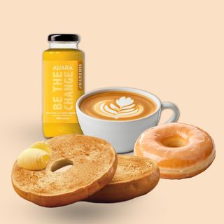 Zumo + Bagel con mantequilla + Café (280ml) + duffin