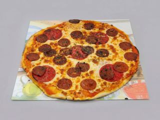 Pizza de pepperoni y salami
