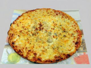 Pizza 4 quesos con queso azul