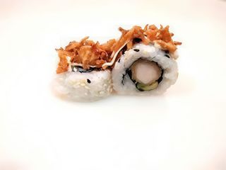  59 Pollo Tempura Cebolla California Roll Salsa Teriyaki (8 Pzs.)