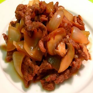 Ternera con cebolla