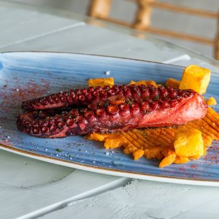 Pata de pulpo con patata revolcona
