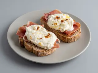 Tosta catalana con queso