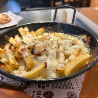 Patatas Fritas con Queso, Bacon y Huevo