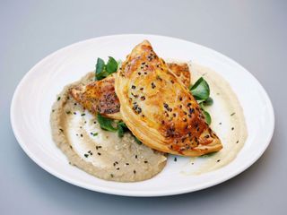 Empanadas de queso mozzarella y aceitunas 2 uds.)