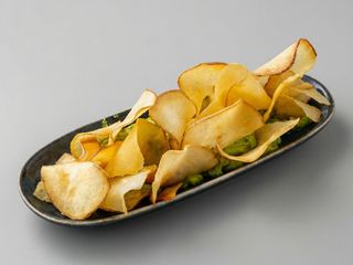 Chips de yuca con guacamole