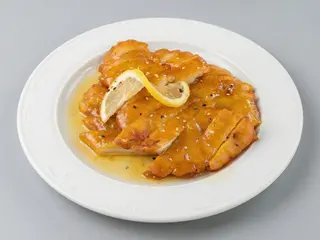 Pollo Frito Cubierto de Salsa de Limón