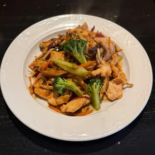 Pollo Salteado al Wok con Verduras Variadas de Temporada