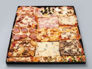 Pizza Bandeja Familiar (15 Porciones mixtas)