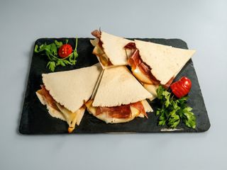Piadina Speck Y Queso Provolone