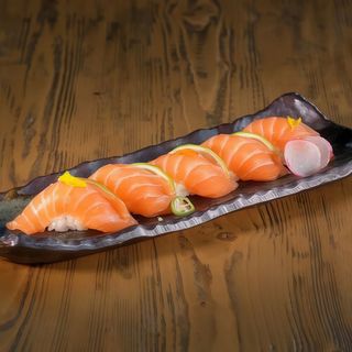 Sake Nigiri (2 Pzs.)